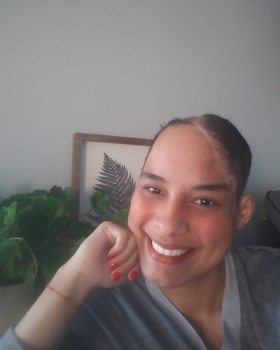 ¡Mi camino es el AMOR!
El amor me enseña, me levanta, me sostiene, me silencia, se compadece de mí y de mis demonios, fortalece mi humanidad. Y recorre MI ALMA.
.
El amor me pinta una mujer que me gusta. El amor me hace saborear esas curvas de lo que he sido y ahora soy.