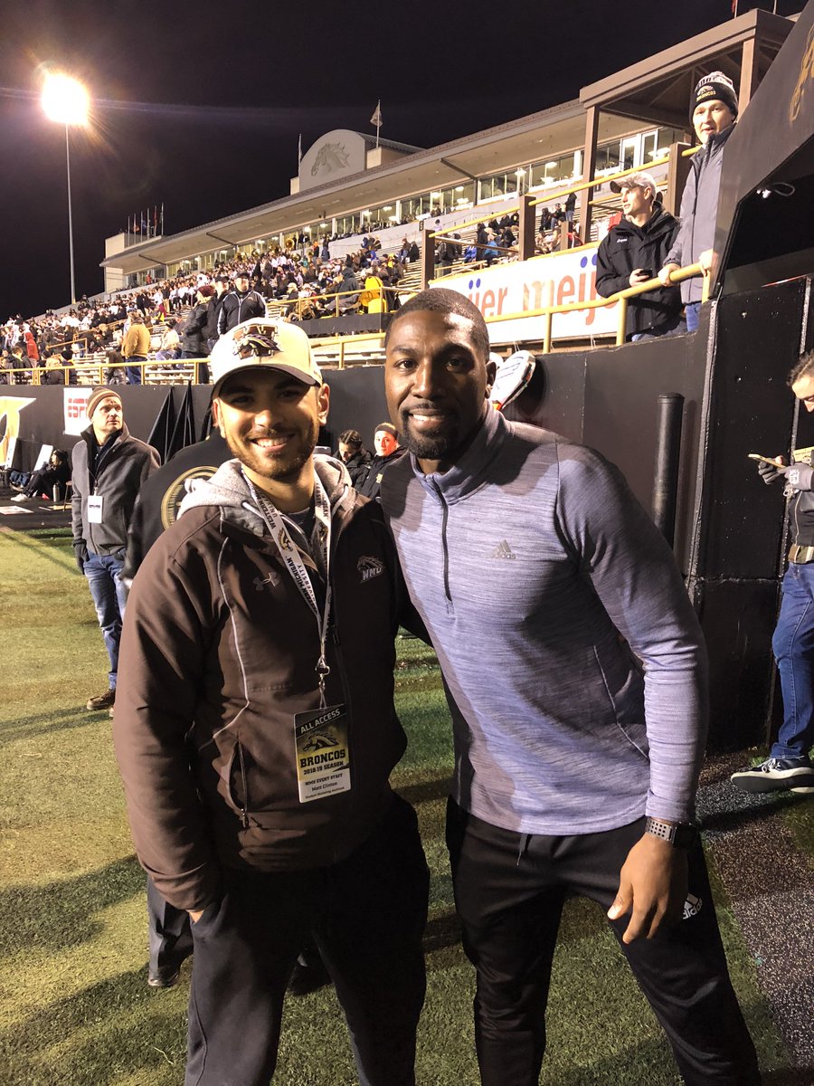 mdc9767's tweet photo. I hope this pic of me and @GregJennings works! #GoToWMU @WMU_Football https://t.co/rM2ceQHnmL