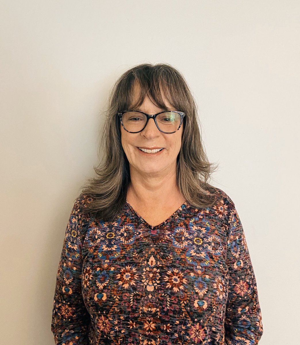 baby__blueeee's tweet photo. my mom is about to start dating again so i took her picture for a site but she doesn’t think she’s pretty

twitter do ya thing https://t.co/QZVD3Uxcnc