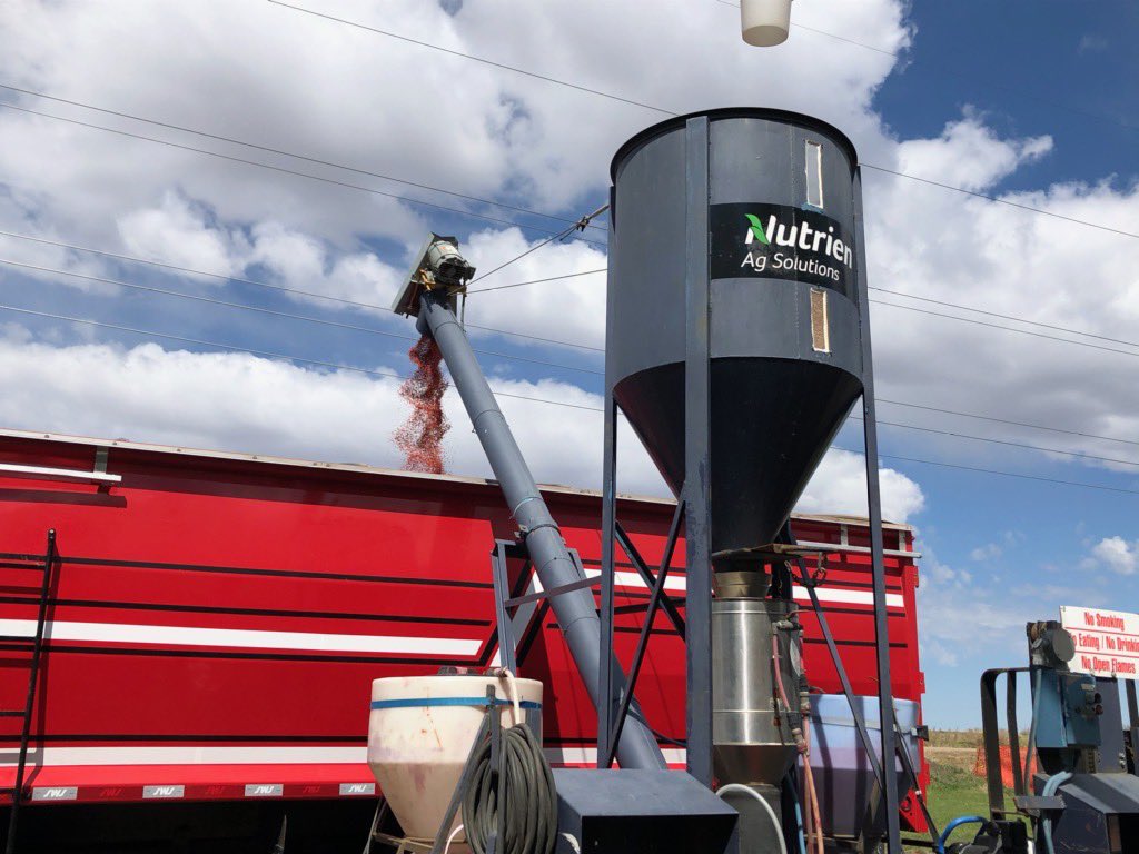 ACorfield_E's tweet photo. Beautiful day to custom treat some CDC Abound with Insure Cereal FX4. #plant20 ⁦@NutrienAgCda⁩ ⁦@MatthewMatras⁩ ⁦@BASFAgro⁩ ⁦@26Petey⁩ https://t.co/DsFlgo9iiC
