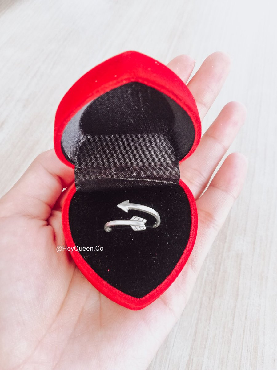 HeyQueenCo's tweet photo. AN ARROW RING. "An arrow can only be shot by pulling it backward. When life is dragging you back with difficulties, it means it's going to launch you into something great. So just focus and keep aiming. ➡️💍" #ArrowRing
@HeyQueenCo https://t.co/mPgxmyPV8R