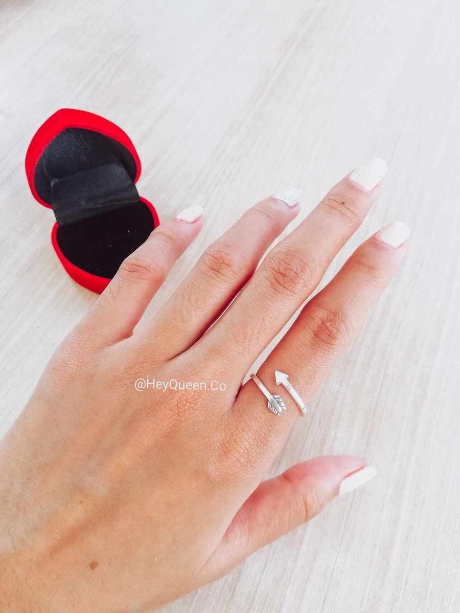 HeyQueenCo's tweet photo. AN ARROW RING. "An arrow can only be shot by pulling it backward. When life is dragging you back with difficulties, it means it's going to launch you into something great. So just focus and keep aiming. ➡️💍" #ArrowRing
@HeyQueenCo https://t.co/mPgxmyPV8R