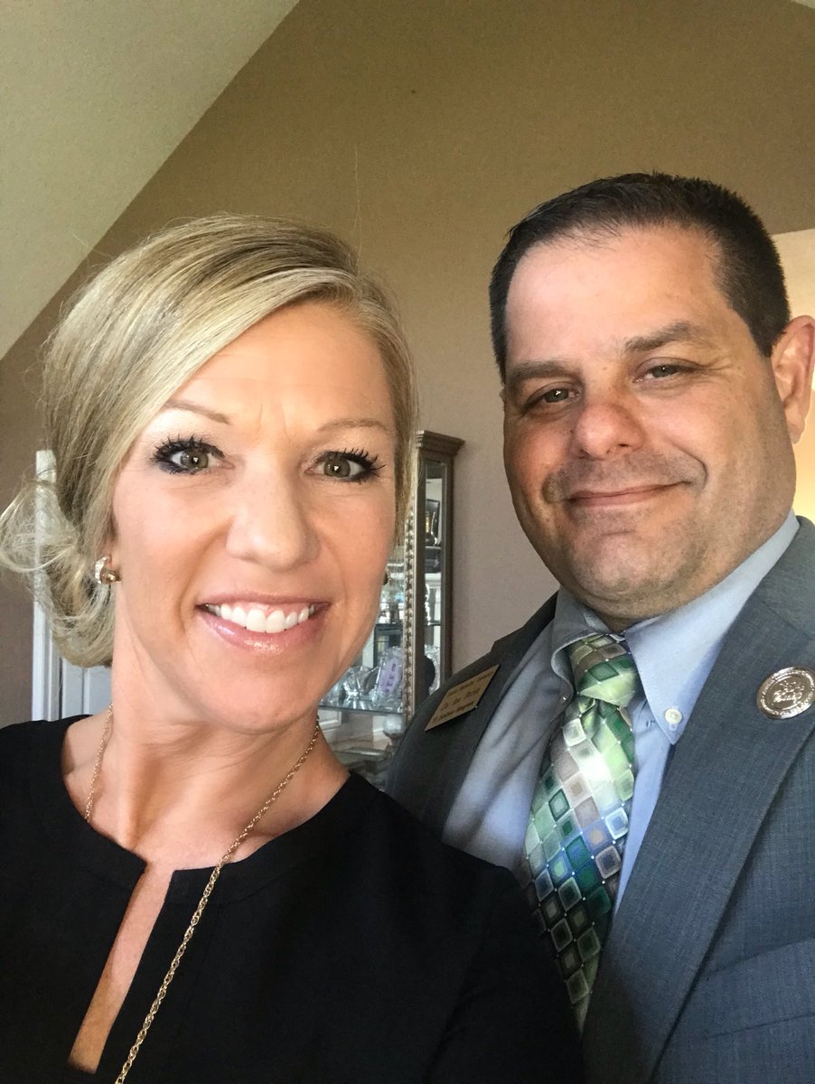 BParisi_CPS's tweet image. #CPSspiritweek  We are doing our best at “fancy”. 🤣