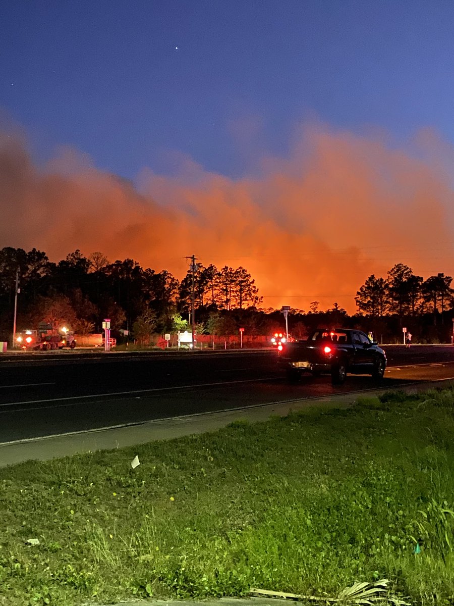 glp4bama's tweet photo. ⁦@spann⁩  Not your typical twilight glow. Significant wildfire between Hwy 98 ,30A and Thompson Road in Santa Rosa Beach,FL. Both 98 and 30A closed to traffic at 8:15pm https://t.co/ZgPSnAzgFZ