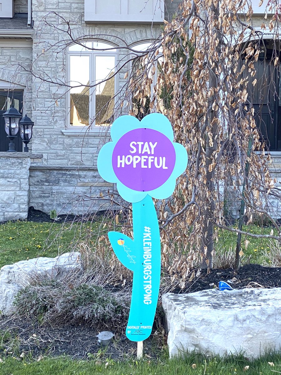 #BestMomentOfTheMonth : A ⁦@KleinburgON⁩ resident on ClairewoodCt requested a #FlowerOfHope🌸 sign for all his neighbour’s homes incl. someone who just came home after surviving #Covid19. #ThankYou Domenic for supporting the #BIA & the ⁦@VaughanFoodBank⁩ 👏👍