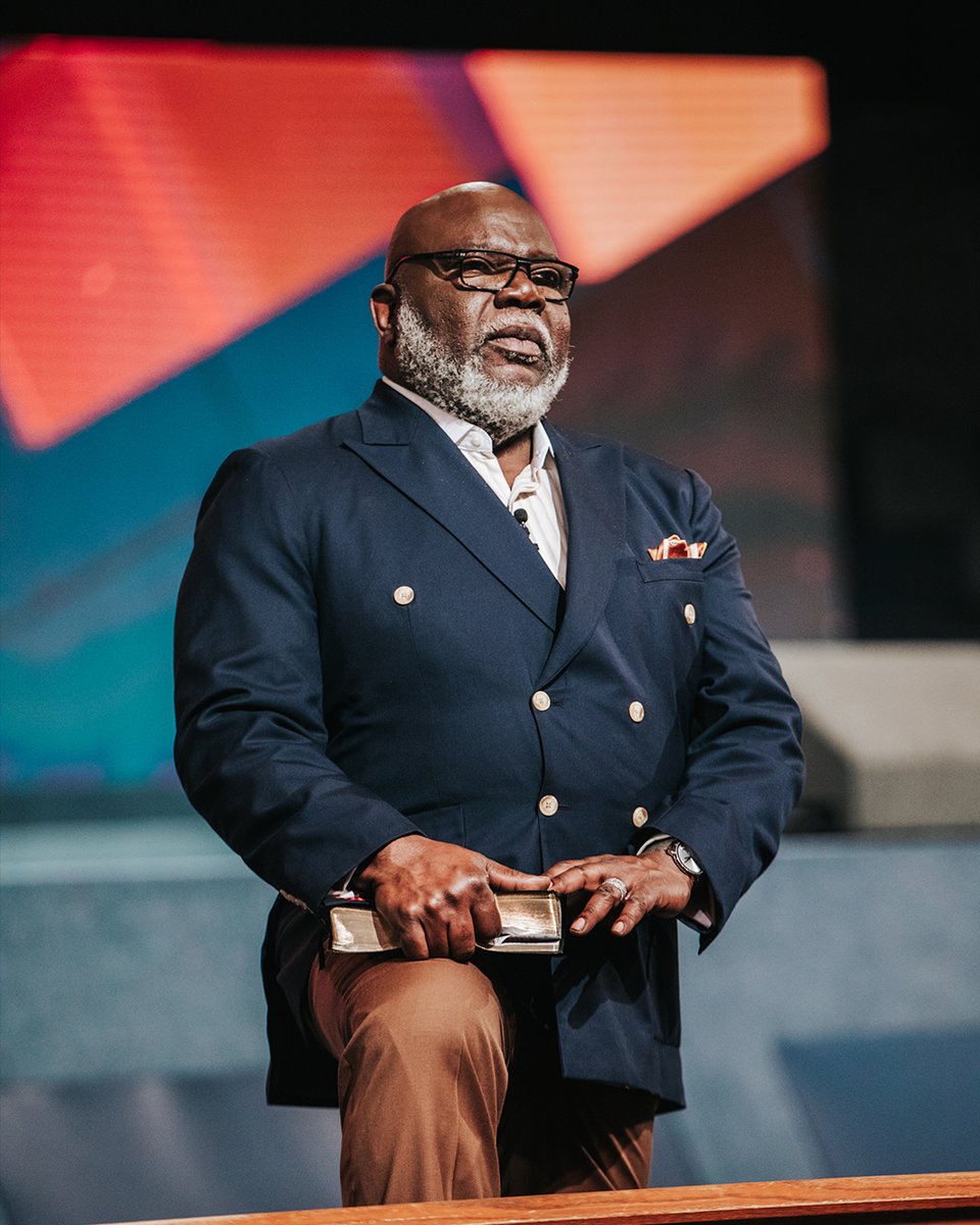 BishopJakes's tweet image. You cannot be a Christian and not carry a cross.