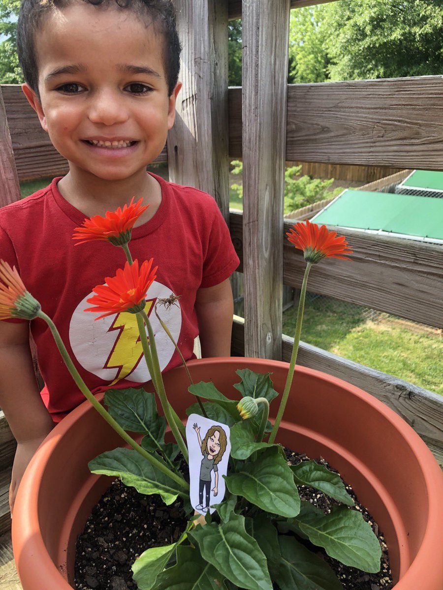 Flat Mrs. Janik took advantage of the beautiful weather and did a little gardening! #lifeisbetteratthelakes #lifeisbetterin1stgrade #flatstanley