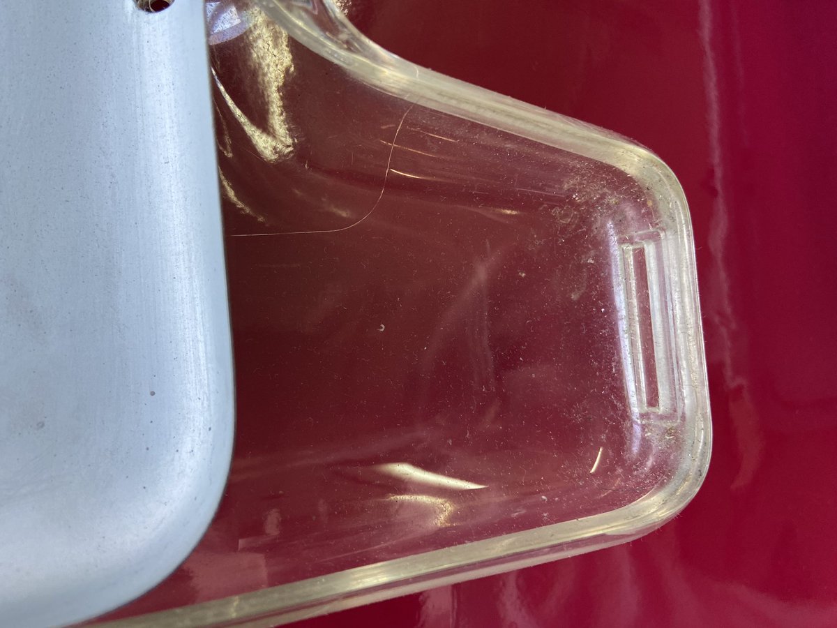 foryouueki's tweet image. Macモニターのお掃除してるよ〜
それもレトロ商品の！20年間ぐらいの汚れです。#MacＧ4  #アップル　#Apple