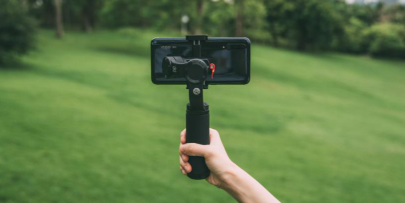 GimbalOnline's tweet photo. ☀️ Good morning guys!
Use a smartphone stabilizer to record your new day 💛
Learn more: https://t.co/f6qAImZQ7M
#zhiyun #SmoothQ2 #gimbal #stabilizer #smartphone #iphone #Shooting #LearnFilmmaking #videography #photography https://t.co/aoCsO2eSfS