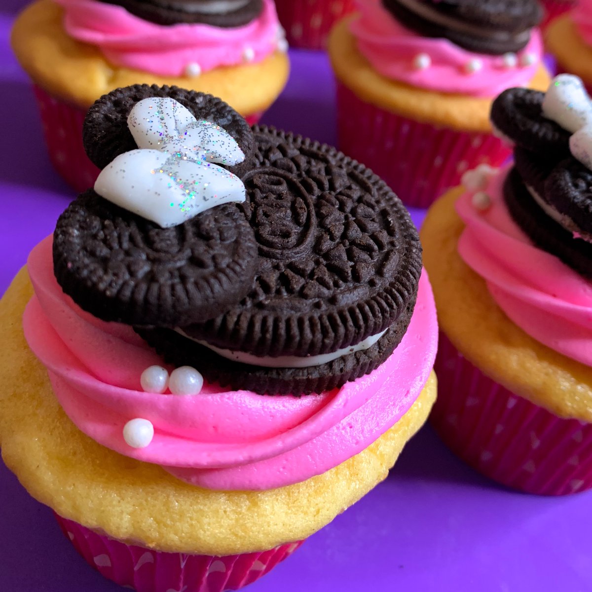 AngelTheBeautyy's tweet photo. Minnie Mouse Cupcakes💕😋🐭 Fun fact: one of the very first cupcakes I ever made were Minnie Mouse. I did it in the same exact style as these. Love it! #minniemouse #cupcakes #creative #cakes #dmvcupcakes #bakerlife #bakery #disney #love #cakebusiness https://t.co/DLWcNTE3Fr