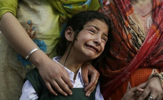 AbirDat13612765's tweet photo. #Jammu and #Kashmir Top cop tweets photo of a martyred cop’s daughter, asks “Any award for this photograph?”
#PulitzerScam #pulitzerjihad #PulitzerPrize2020 https://t.co/tQwwKK7bTt