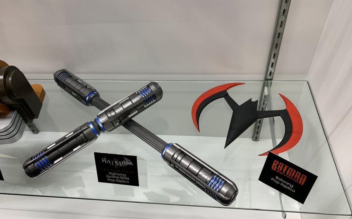 Those escrima sticks are mine as soon as they're available. All @NECA_TOYS  needs to make now is Tim's staff from City and I'll have all 3 replicas of  Batman, Nightwing, and Robin's, image size:1200x747