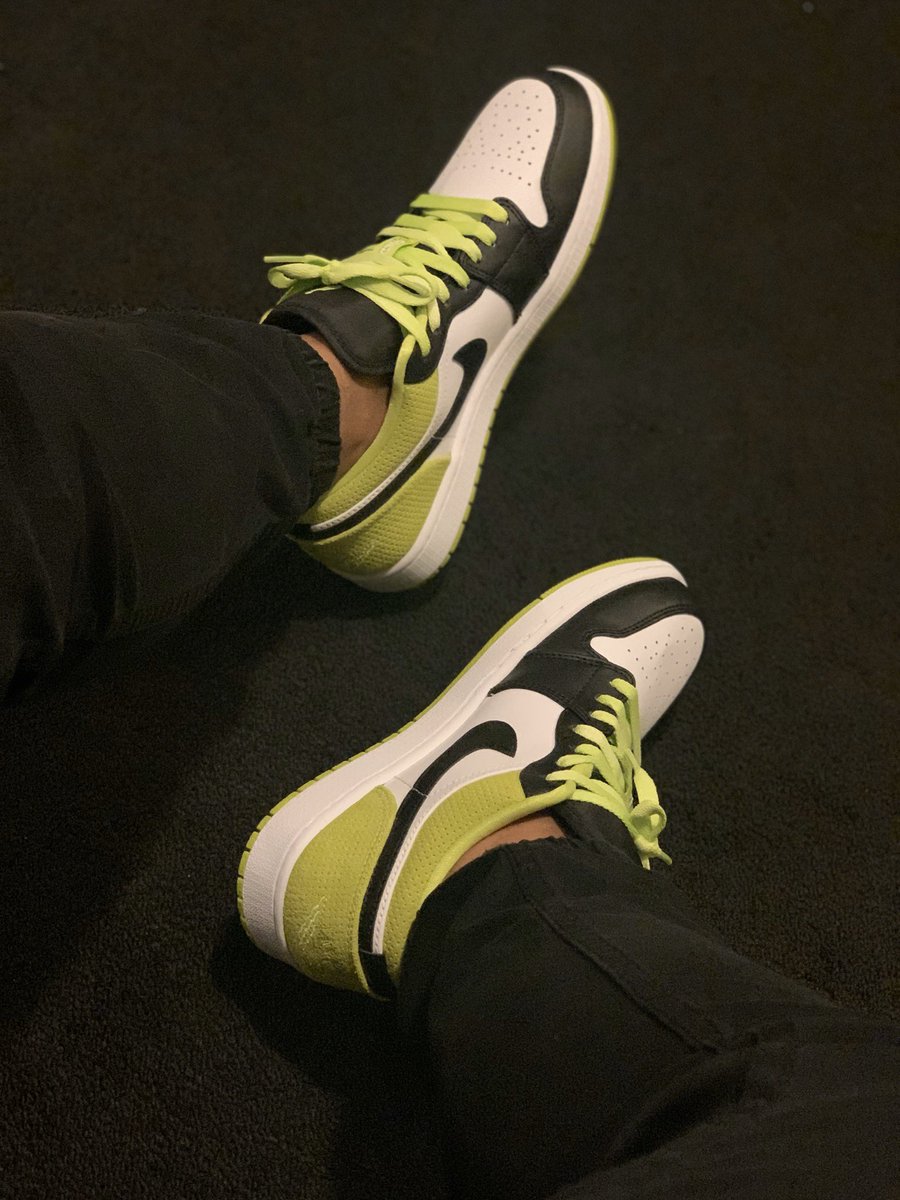 aj1 low cyber green