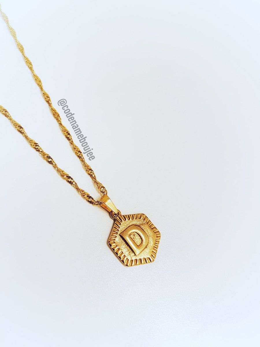 SHOP OUR GOLDEN GIRL INITIAL NECKLACE✨ link in bio! #initialnecklace #jewelry