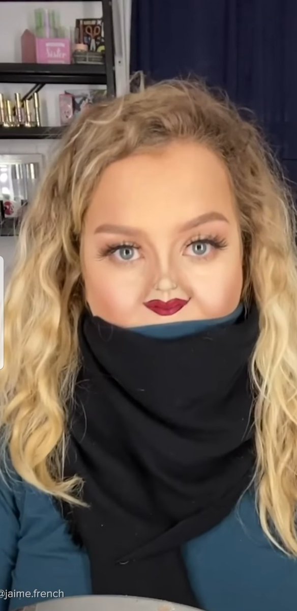 lisesbuena's tweet image. acabo de ver un video de una que se maquilla una mini nariz y una mini boca en la nariz y así parece que tiene una mini cara con el tapabocas puesto okkk