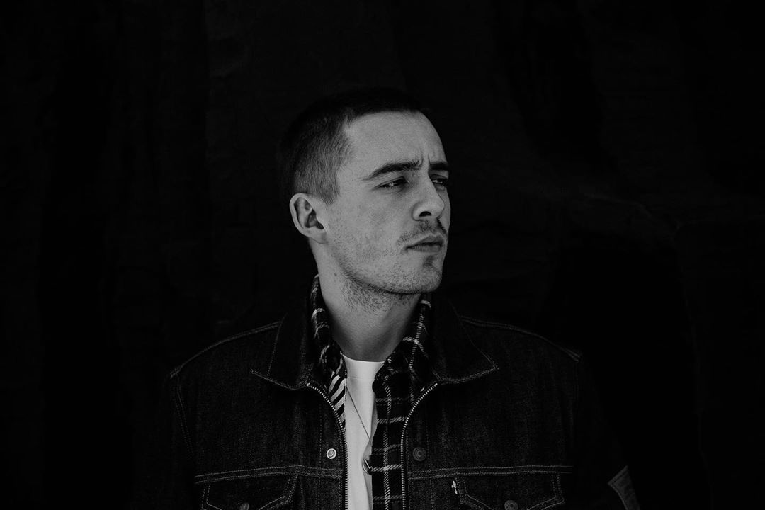 DermotKennedy's tweet photo. Steady tryna ride the wave but it’s rough seas https://t.co/5Zs3Q91ay2