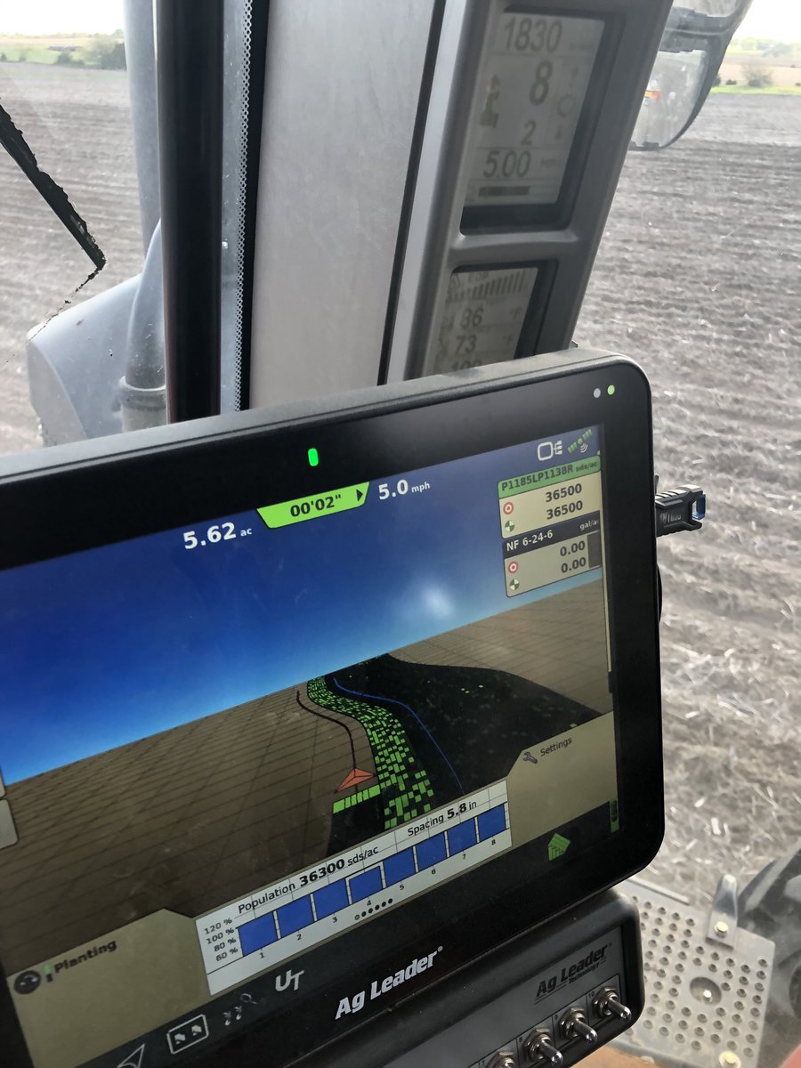 JeremyOlson12's tweet photo. Had a chance to get in couple new @PioneerSeeds hybrids vs 1138 tonight . Even got a mini population x hybrid trial @PedersonSeed2 #1185 and #1359 . @PioneerSeeds #is36.5 too much for south brown https://t.co/nX4eSFCrdt