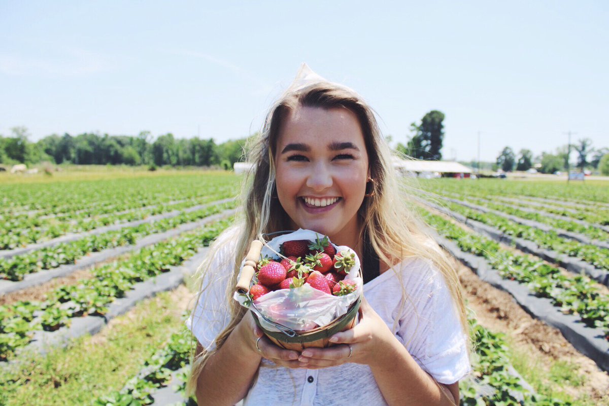 KappaDeltaAX's tweet photo. we are BERRY excited that summer is right around the corner!! 🍓🍓 #whykdwednesday #aot #kdbcia #ifnotforkd https://t.co/h3QuGkvGz9