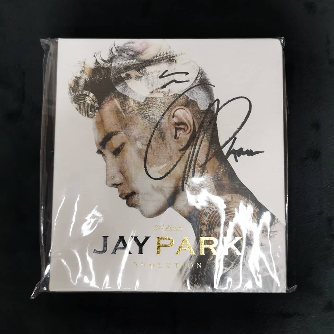 the moon under the stars. tweet media