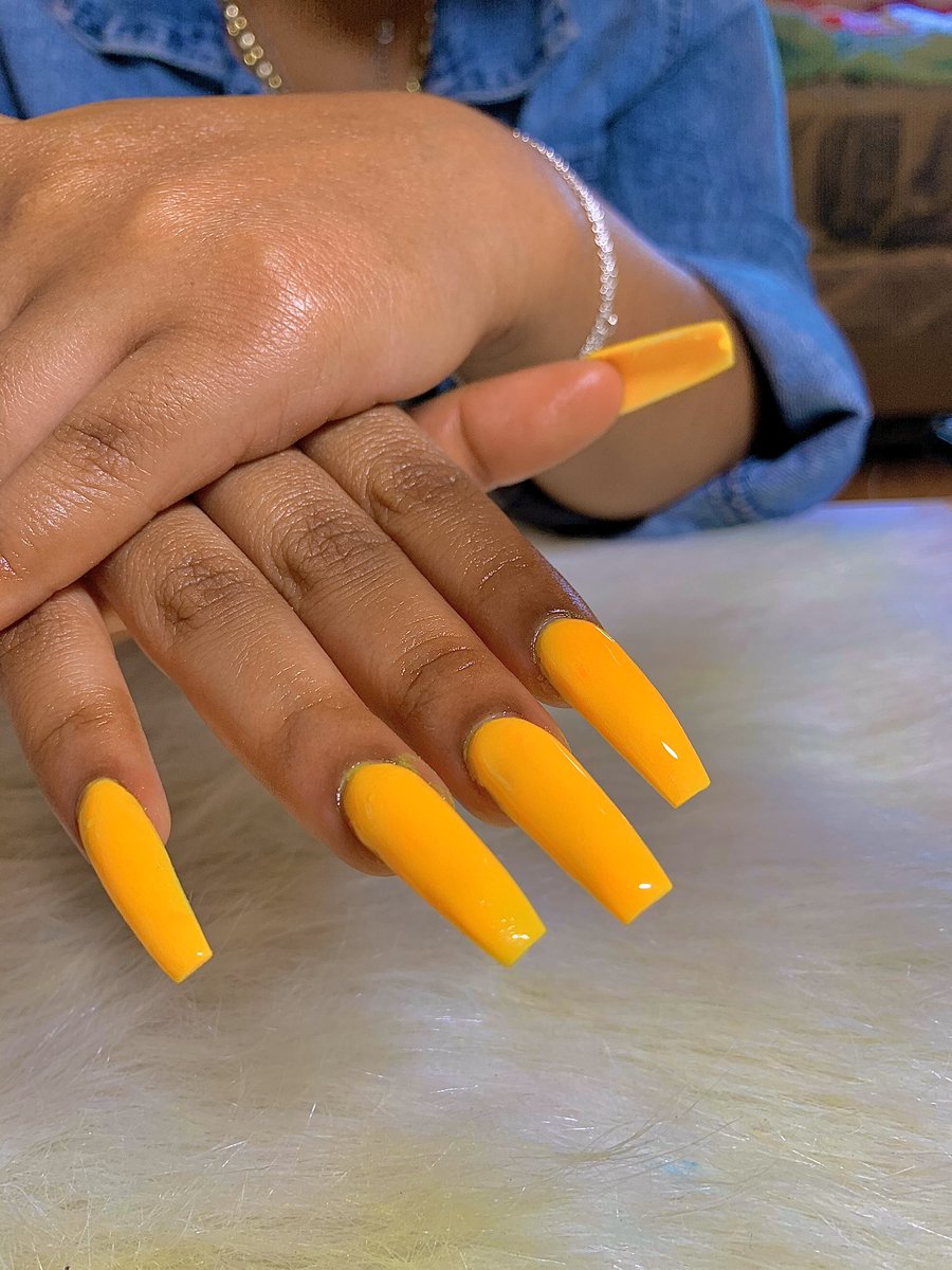shefivestar's tweet photo. hey☺️ i’ma nail tech in Miami Fl. a simple rt could help me build my clientele 🥰 instagram: thefivestarnails 💕 https://t.co/ymaMT5taCV