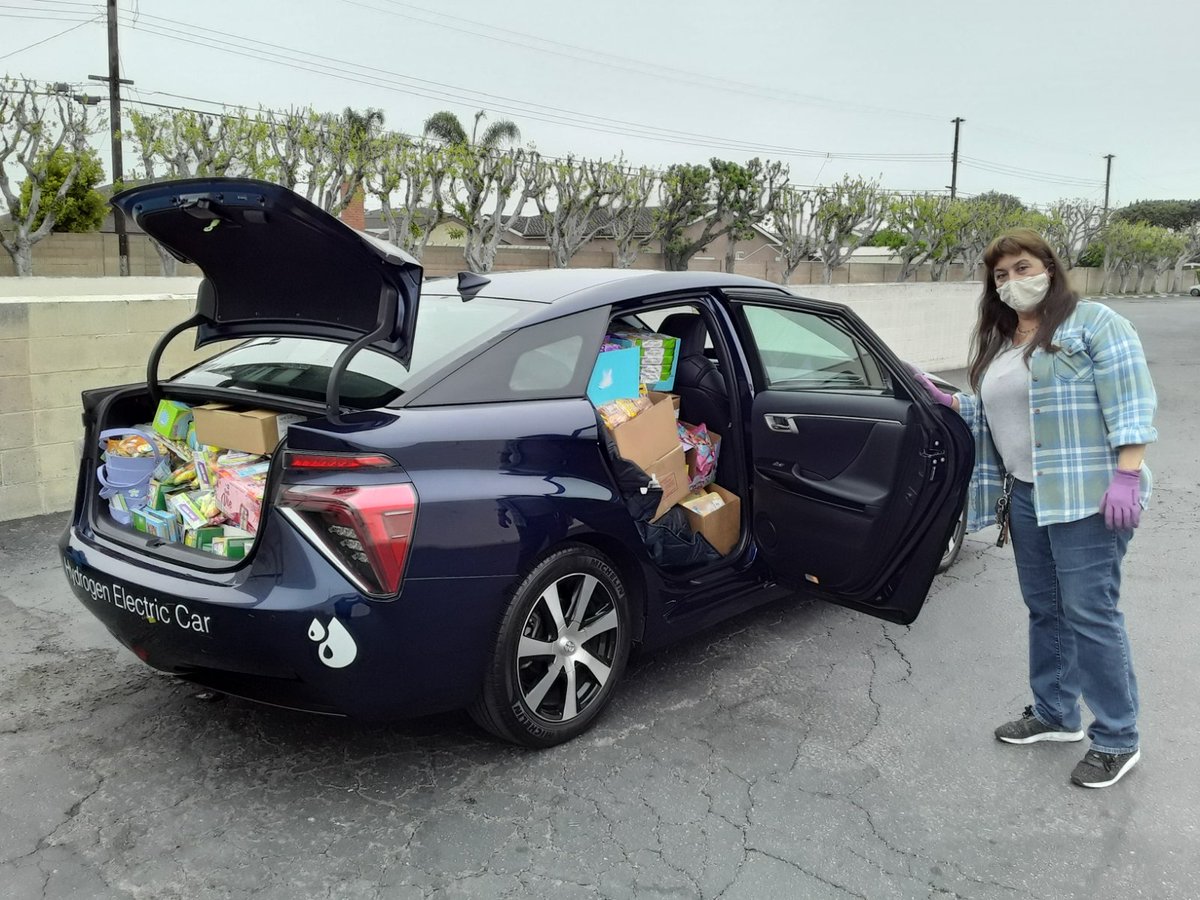 tmwvfoundation's tweet photo. We are so honored and thankful to @DriveH2 @socalgas &amp; @Toyota allowing us the use of #HydrogenVehicles for grocery rescue pickups and getting out in the community to clients that are food insecure! They are #FuelingHope in our community by helping us lift families up! https://t.co/3DhZw1fj86
