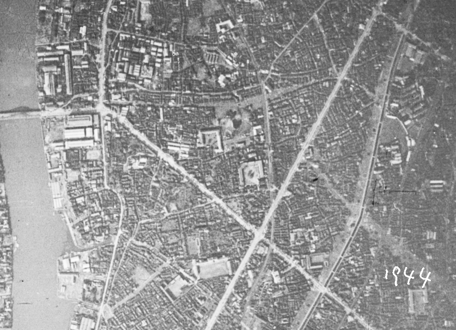 RT)京成の幻のヒゲ線「白鬚線」、国土地理院のHPで古い空中写真を探してみたらそこそこ痕跡がわかる写真がある。しかし白鬚駅の南側一角は空襲でも焼けんかったみたいなのね。 