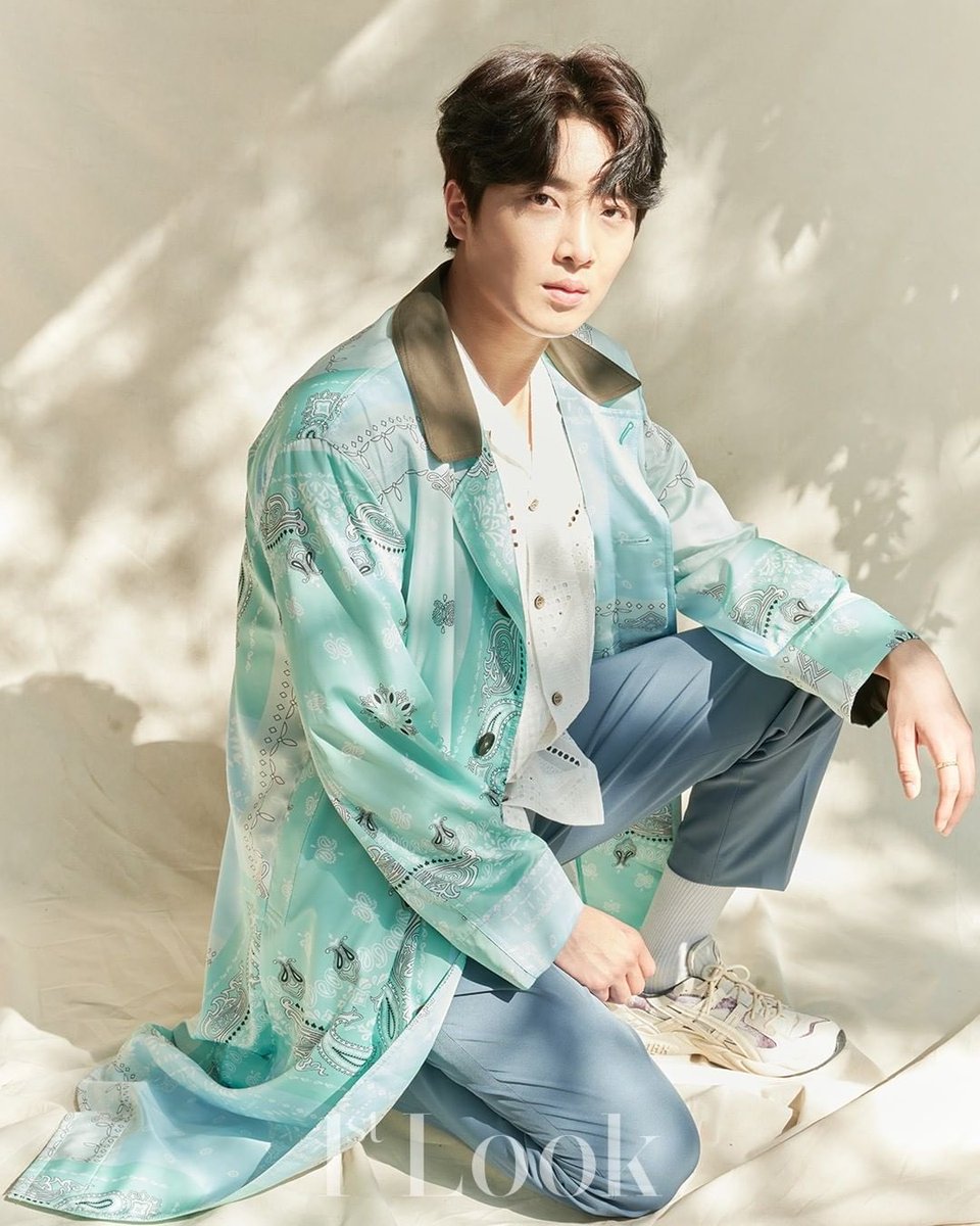 안녕하세요.

황윤성의 인터뷰와 화보를 만나볼 수 있는 1st Look 195호는 각 도서 구매 사이트에서 만나볼 수 있습니다.

#HUNUS #황윤성