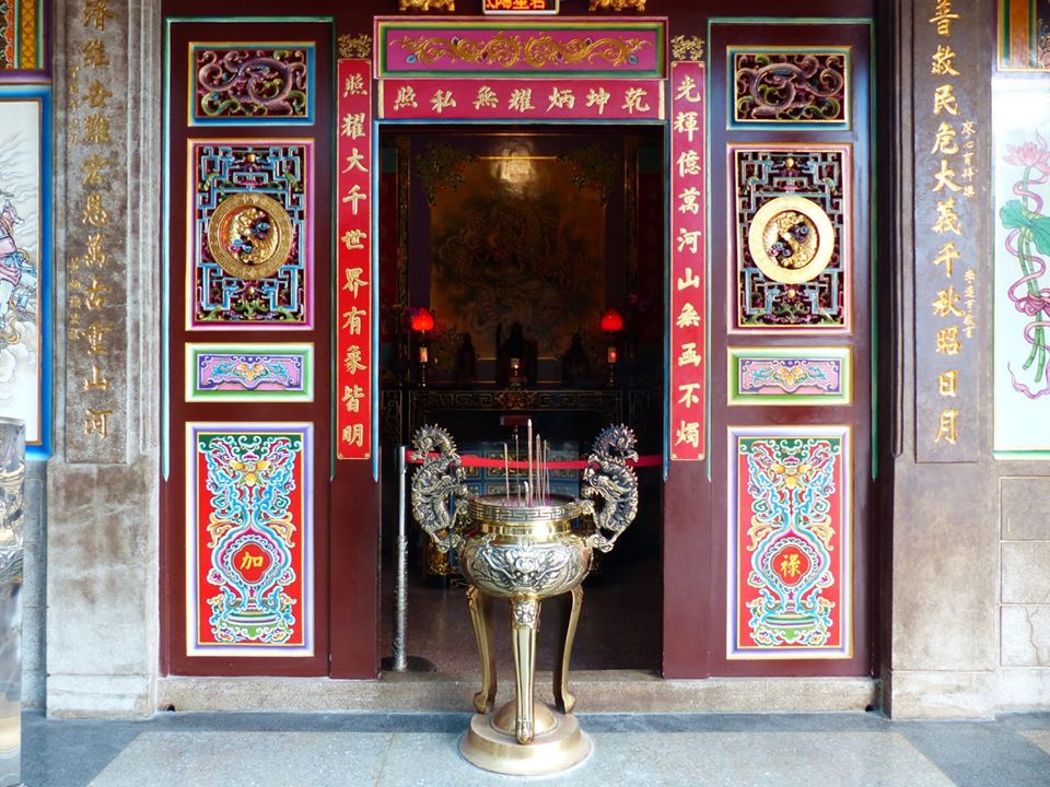 In subtropical #Taiwan, #temple paintings are very susceptible to the impact of temperature, humidity, and pests. 

Meet #artisan Hung Ping-shun, whose #restoration of traditional architectural paintings recently saw him named a "national living treasure." moc.gov.tw/en/information…