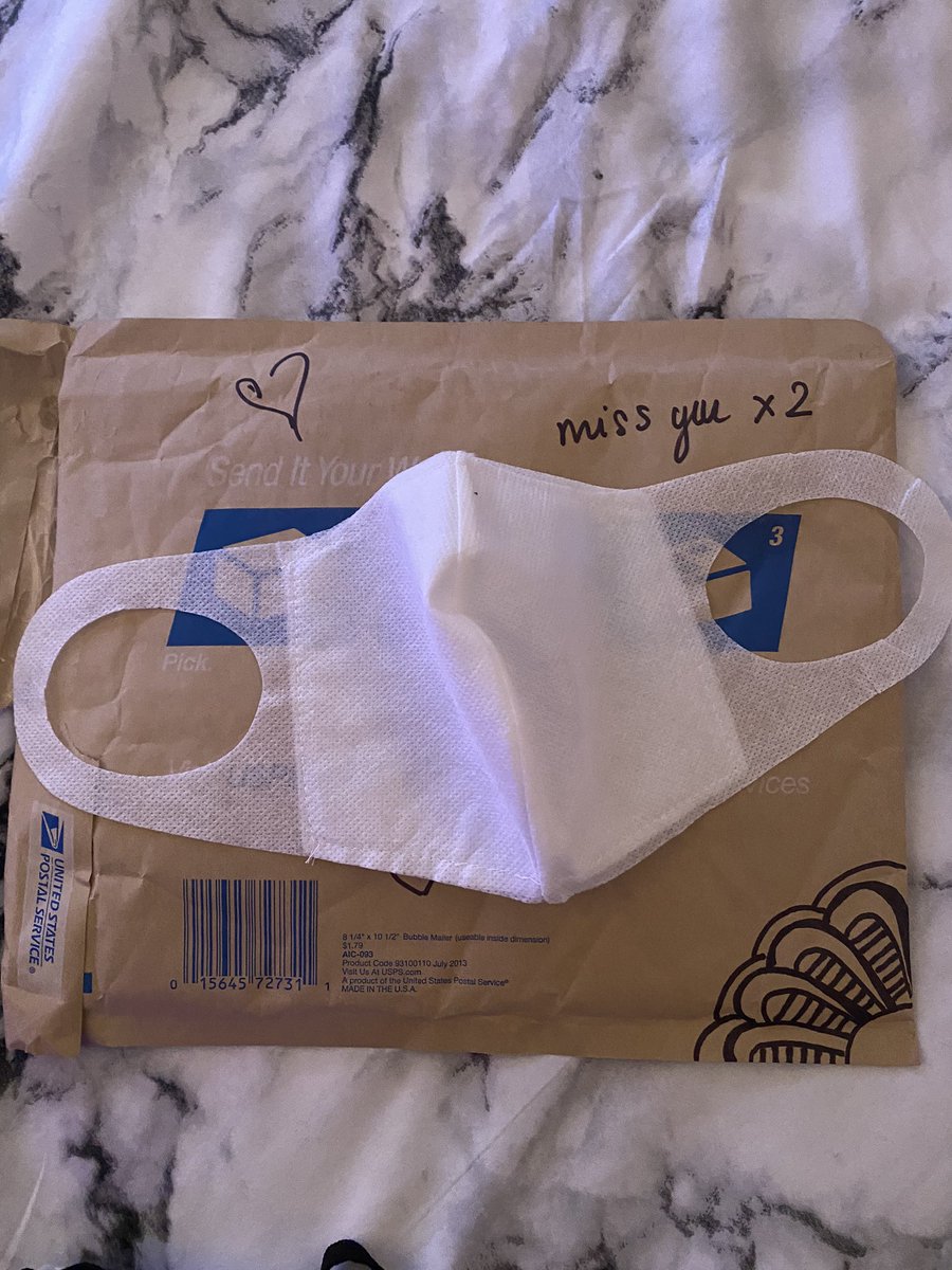 sorrynoservice's tweet photo. 6 SURGICAL+@sorrynoservice MASKS LEFT!!! DM TO COP $15 ❓❓❓ https://t.co/HLyhvNykRq