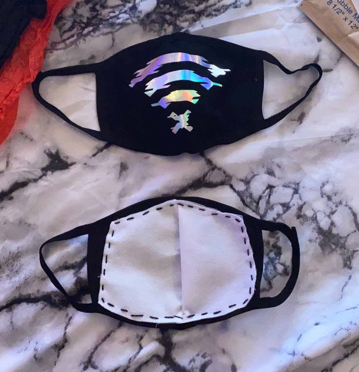 sorrynoservice's tweet photo. 6 SURGICAL+@sorrynoservice MASKS LEFT!!! DM TO COP $15 ❓❓❓ https://t.co/HLyhvNykRq