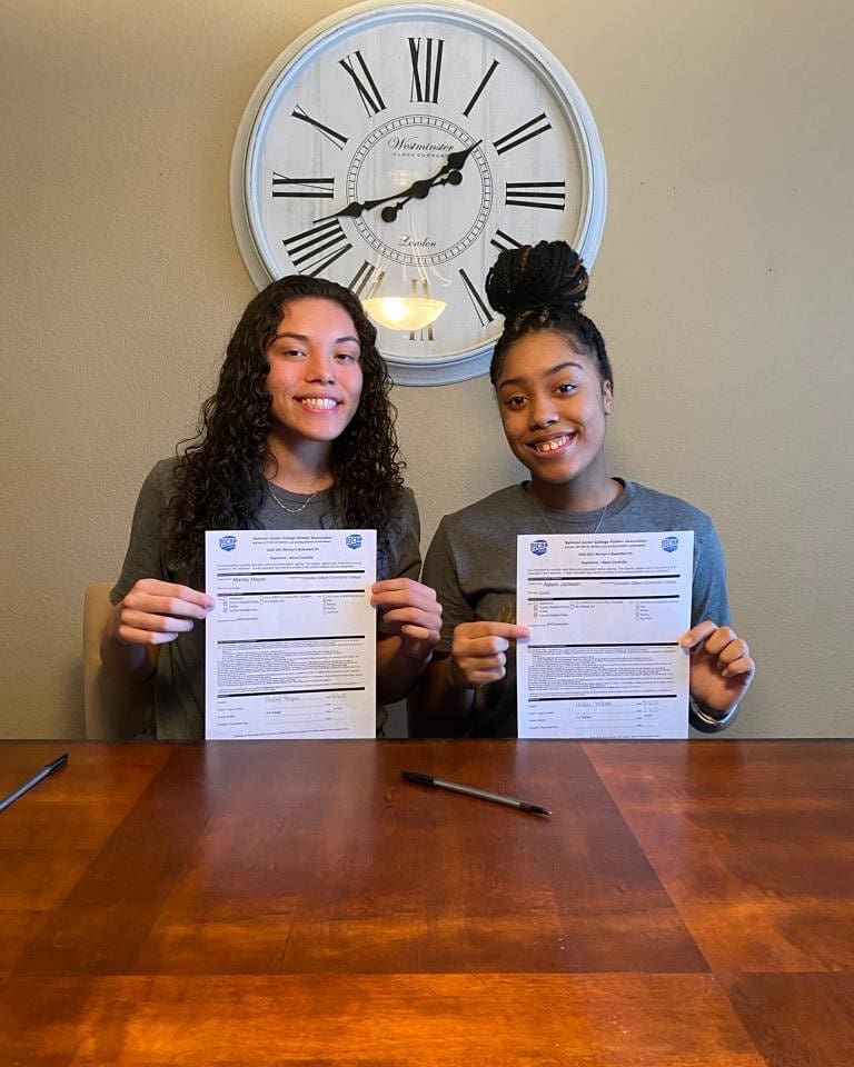 @iamaalanij also did a thing today and signed her Letter of Intent! So excited for you to join the squad! #COYOTESTRONG 👏🏼🐺😭🏀🤘 @CGCCAthletics @SkylineGBB