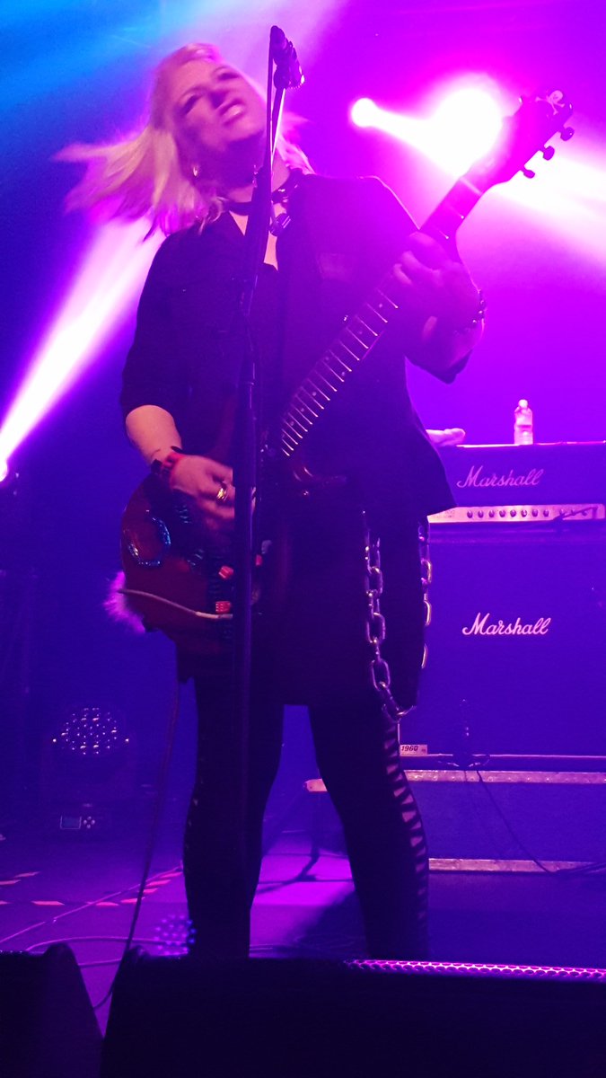 EvilDeadAndo's tweet photo. Was hanging for L7's Australian Tour this month, but someone thought eating a fucken bat was a great idea. #L7RealFriends https://t.co/hFvCknt2hk