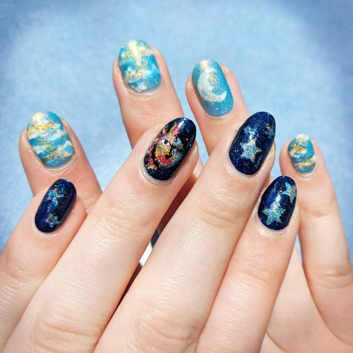 pineappopolis's tweet photo. I love day vs night aesthetic so I had to give this challenge a shot. Used many holo, especially my favourite "Play Rose" by @holotaco which is the most perfect of rose golds!
Yay for iso challenges! 
#holotacodayvsnightnailart
P.S. I'm an absolute #twitnoob. https://t.co/mqp4UPP2PQ