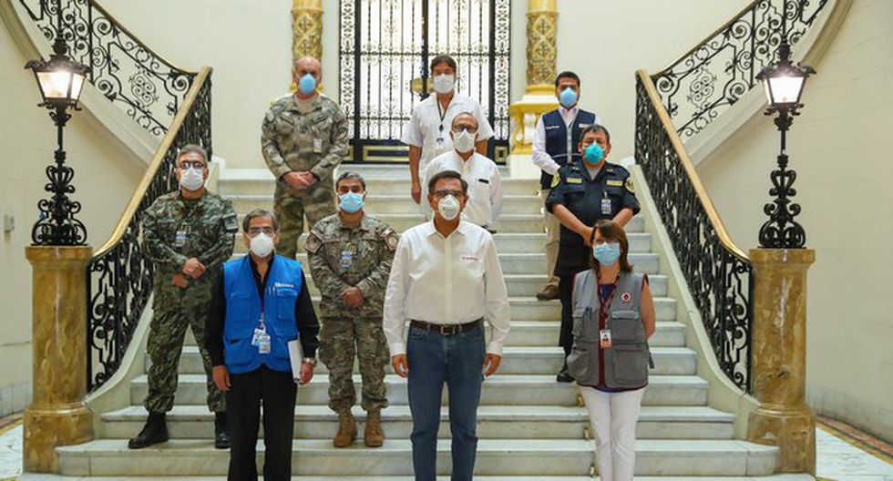 peru21noticias's tweet photo. 🚨 #URGENTE

Presidente Vizcarra se reunió con Comando #COVIDー19 para evaluar si amplían la cuarentena https://t.co/0txxQ3L8Ps

➡️ La jefa del comando declaró recientemente que el tercer martillazo del Gobierno no tuvo los resultados que esperaban. #Dia52 https://t.co/jVacBdmV7l