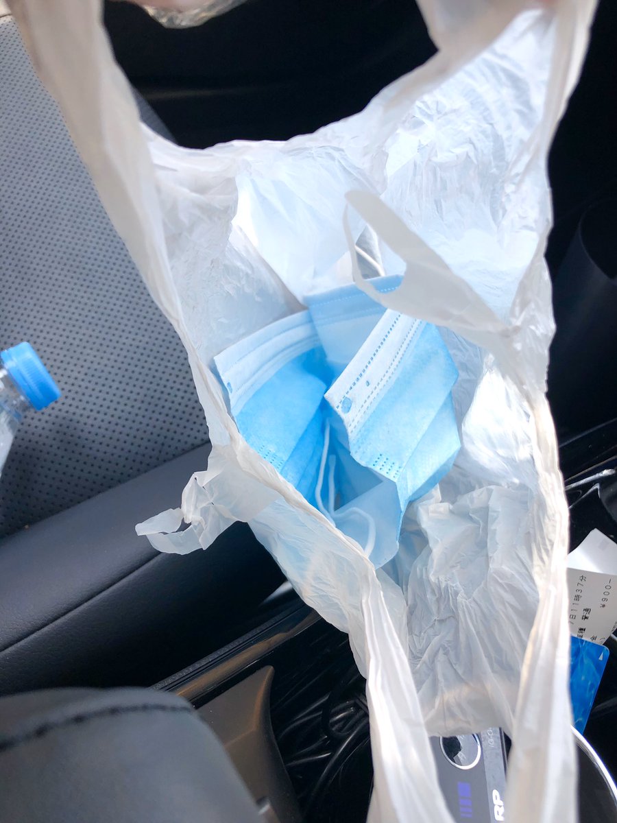 kayo_soichiro's tweet photo. 国際通りでマスクのポイ捨て。

拾ったけど、環境的にも衛星的にも非常に良くない。

過激な表現ですが
こういうことがあると地球にとってどちらがウイルスなのか聞かれても答えられないですよね。

絶対やめましょう！

#LitteratiOkinawa https://t.co/ZXUUW1pwGs