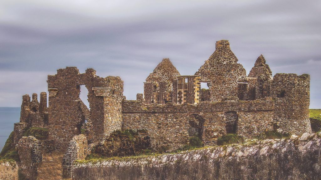 Calling all Game of Thrones fans! Immerse yourself in all things #GoT from your own home with a #virtualtour of Dunluce Castle, known to Thronees as #CastleGreyjoy buff.ly/2VzdaqF @GameOfThrones @HBO