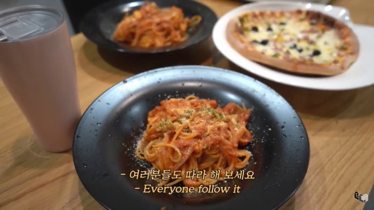 달빛 チャニョルのキムチトマトパスタ レシピ 薄く切ったニンニクとおろしニンニク炒める 玉ねぎとキノコ炒める 火が通ったらキムチ炒める 麺の茹で汁をお玉一杯 青唐辛子はお好みで 水分飛んだらトマトソースを約半分 麺を混ぜて少なければ追加 粉 달빛 チャニョルのキムチトマトパスタ レシピ 薄く切ったニンニクとおろしニンニク炒める 玉ねぎとキノコ炒める 火が通ったらキムチ炒める 麺の茹で汁をお玉一杯 青唐辛子はお好みで 水分飛んだらトマトソースを約半分 麺を混ぜて少なければ追加 粉