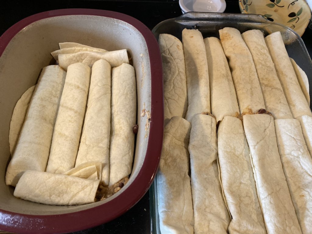 ChaoticOctopus's tweet photo. Homemade chicken enchiladas after last night’s #CincoDeMayoFail (Taco Bell)!
@FoodiePeakers @HMSPeakers @MyPeakChallenge #CookingWithChaoticOctopus #CBCookClub @caitrionambalfe https://t.co/JdLuXFwSsU