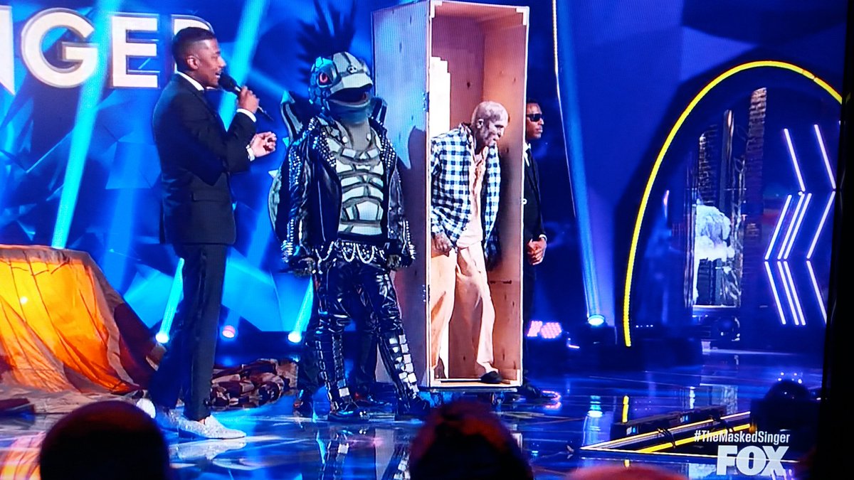 HollywoodJunket's tweet image. #TurtleMask with a not alive guest "clue" tonight. #TheMaskedSingerfox @MaskedSingerFOX