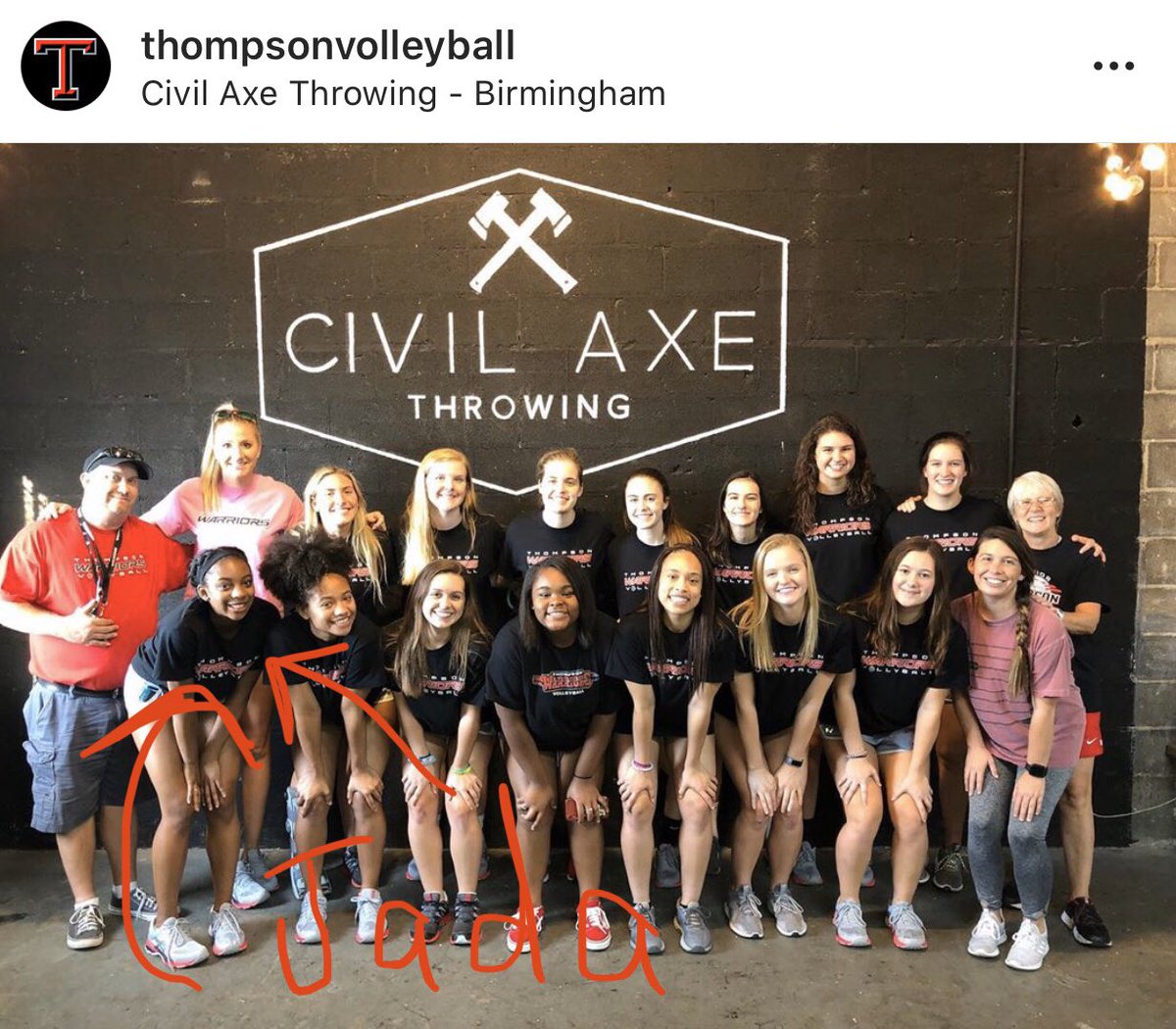 Recruit_THS_VB's tweet image. 1. Picture of @jadawhite09 ‘s favorite team bonding activity. 
2. Forgot to include her approach jump touch......9’5” 👀👀

You’re welcome! 👏🏼👏🏼