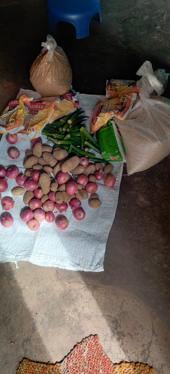 ammy0808's tweet photo. @ankur_a_a @aa_amanag @covid_sos_org @bhupeshbaghel @DPRChhattisgarh @HelpAgeIndia_ @PIBRaipur @Niharikaspeaks 10 kg rice 
5 kg yellow daal
5 kg atta 
1 litre oil
Vegetables 
Delivered.
Call closed. https://t.co/XfNp7jOzVz