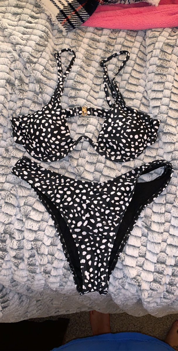 addiestarr3's tweet photo. Got these from shein :) size small too small for me :/ if anyone wants them message me https://t.co/yXzlCiBfoR