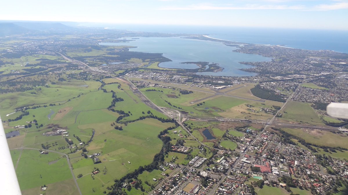 TimjboAU's tweet photo. Over beauitful Wollongong/Shellharbour yesterday, a few great pics of the new Albion Park by pass, a bit like the famous Pacific Highway, they say it will be finished by the end of the century. Thanks Rod for the great pics.
#Wolongong #ShellharbourNSW
#AlbionParkByPass https://t.co/TcxWw5Le96