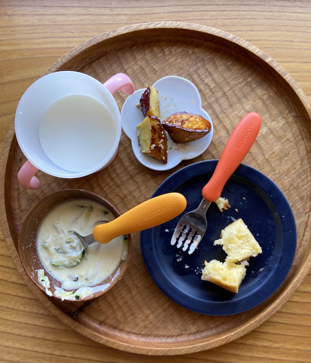 本田 よう一 3歳育児中 ミルミルは没収して パンケーキは半分くらいおかわり 大学いもは初だし 食べず こんなもんじゃろう 幼児食 ほぼ2歳児 男の子 お昼ごはん