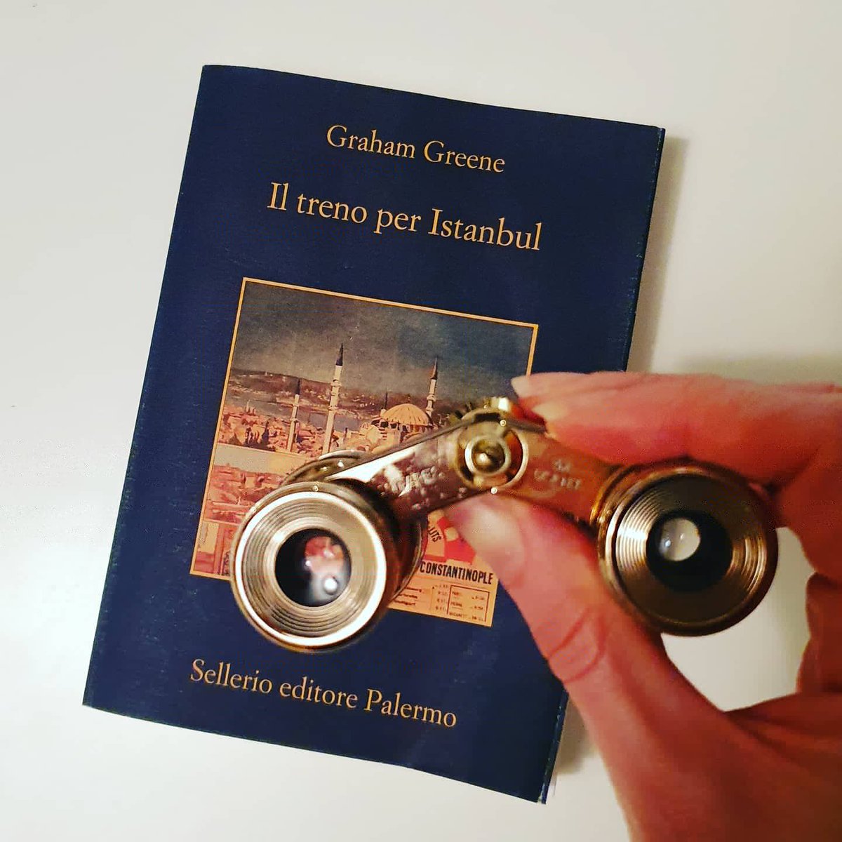 unlibrounvolo's tweet photo. Ho da poco terminato "Il treno per Istanbul" di  G. Greene e ho ancora le idee un po' confuse al riguardo. Finale decisamente a sorpresa e interessante, ma il resto... ci penserò un po' su prima di una eventuale recensione. Voi lo avete letto? 
#books #libro #leggere #Reading https://t.co/3DXhvtf9CL