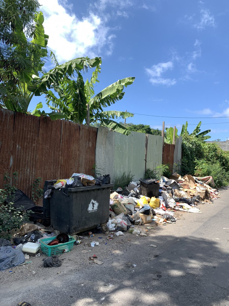 Gwegwar's tweet photo. Il y eut, paraît-il un paradis ici
Il n'en reste rien, c'est dans les livres qu'il survit
Voilà pourquoi l'argent tout le temps
Fait le pouvoir souvent conféré à ds incompétents
Il y eut la peste, le Sida frappe très fort
Mais la connerie humaine a toujours battu tous les records https://t.co/dZxpGjCz6S