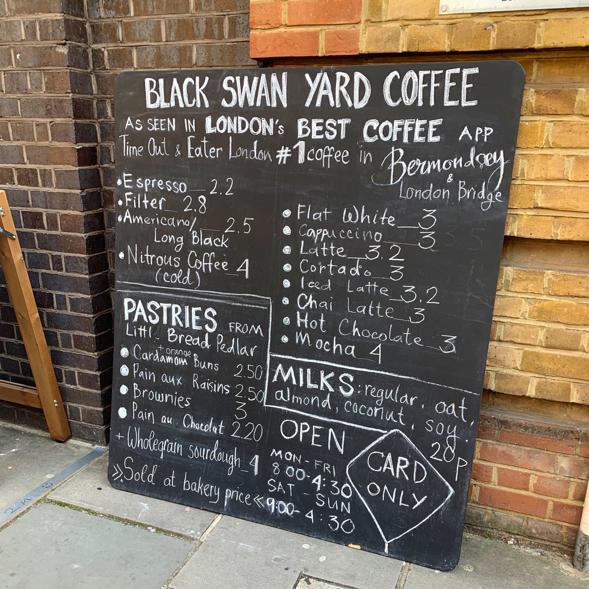 doublemacbex's tweet image. The coffee at @BlackSwanYard #Bermondsey as ace as always (order through hatch, queue 2m apart outside): @curveroasters flat white and an @LBPedlar cardamom for breakfast this morning.