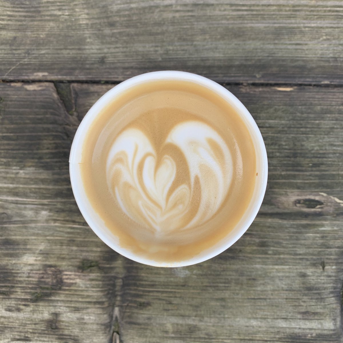 doublemacbex's tweet image. The coffee at @BlackSwanYard #Bermondsey as ace as always (order through hatch, queue 2m apart outside): @curveroasters flat white and an @LBPedlar cardamom for breakfast this morning.