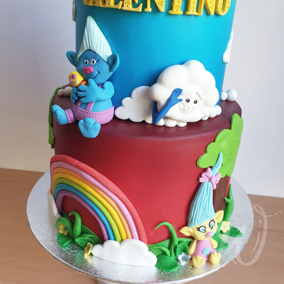 wondercakesbcn's tweet photo. Tarta de trolls 

#Barcelona 
#tartasbarcelona https://t.co/4ZyaxxPCEo