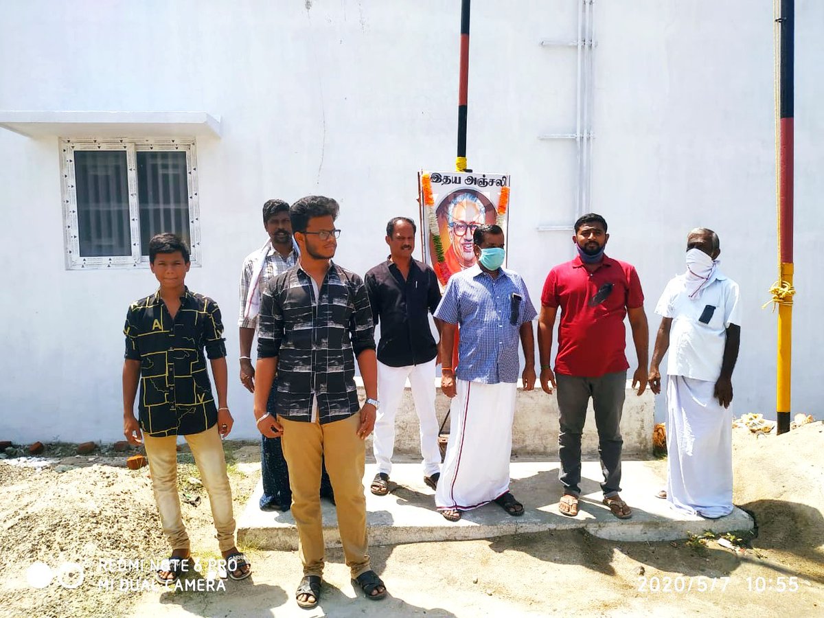 TNFinancialAid's tweet photo. இன்று திப்பம்பட்டியில் #குடியைக்கெடுக்கும்அதிமுக அரசினை எதிர்த்து கருப்புச் சின்னம் அணிந்து கோஷம் எழுப்பினோம்.
நோய்த்தடுப்பில் அலட்சியமும் மது விற்பதில் அவசரமும் காட்டும் #குடியைக்கெடுக்கும்அதிமுக அரசினை எதிர்த்து கருப்புச் சின்னம் அணிந்து கோஷம் எழுப்பினோம். https://t.co/BrOe07hMh6